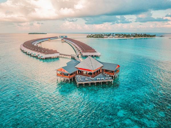 Türkisfarbenes Wasser des Baa-Atolls