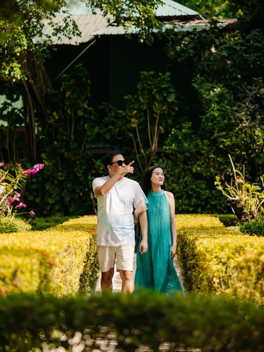 Wander through the lush tropical gardens of Adaaran Prestige Vadoo, where every path leads to serenity and every moment feels beautifully unhurried.

#AdaaranPrestigeVadoo #AdaaranResorts #IslandElega