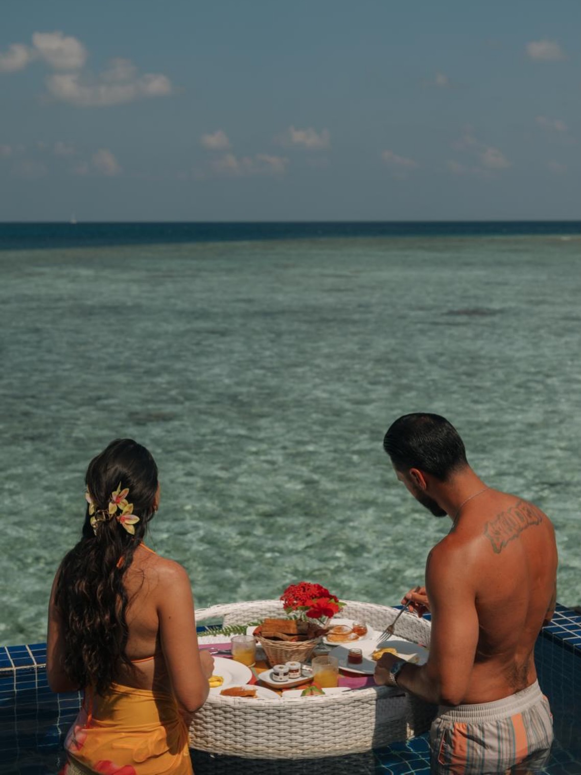 Foto di Adaaran Prestige Vadoo del 14 settembre 2026. Potrebbe contenere: una o più persone, persone che nuotano, picnic e testo.