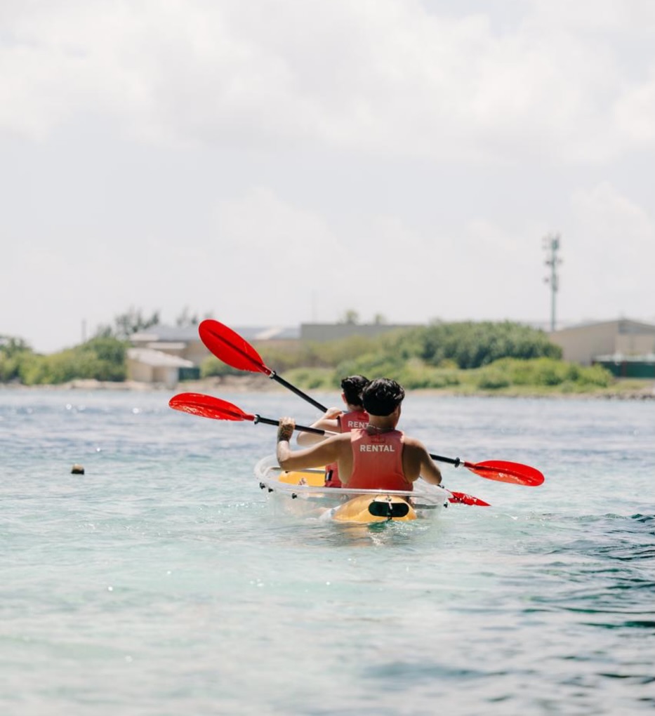 Foto di Adaaran Prestige Vadoo del 16 settembre 2026. Potrebbe contenere: nuoto, kayak, moto d'acqua, canoa, zattera, specchio d'acqua e testo che dice "RENT RENTAL".