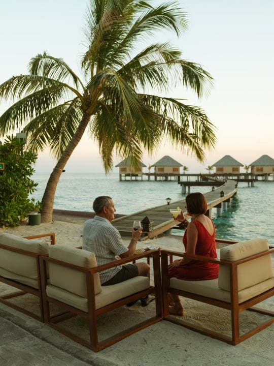 Une bonne compagnie, des cocktails rafraîchissants et un ciel doré qui annoncent une soirée magnifique. À l'Adaaran Prestige Vadoo, certains moments sont simplement meilleurs partagés.

#AdaaranPrestigeVadoo #AdaaranRe