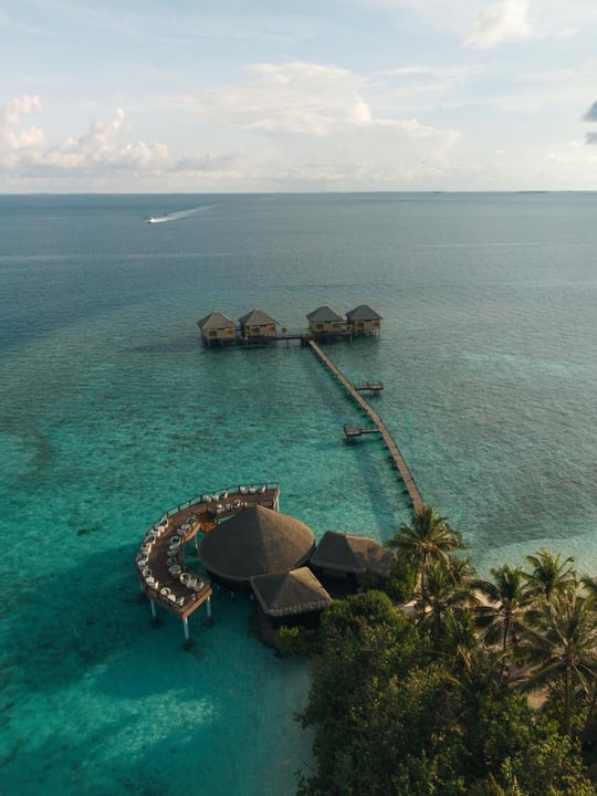 Entouré d'une infinité de nuances de bleu, l'Adaaran Prestige Vadoo révèle la beauté naturelle de la vie insulaire, où eaux turquoise et charme tropical s'unissent en parfaite harmonie.

#AdaaranPrestige