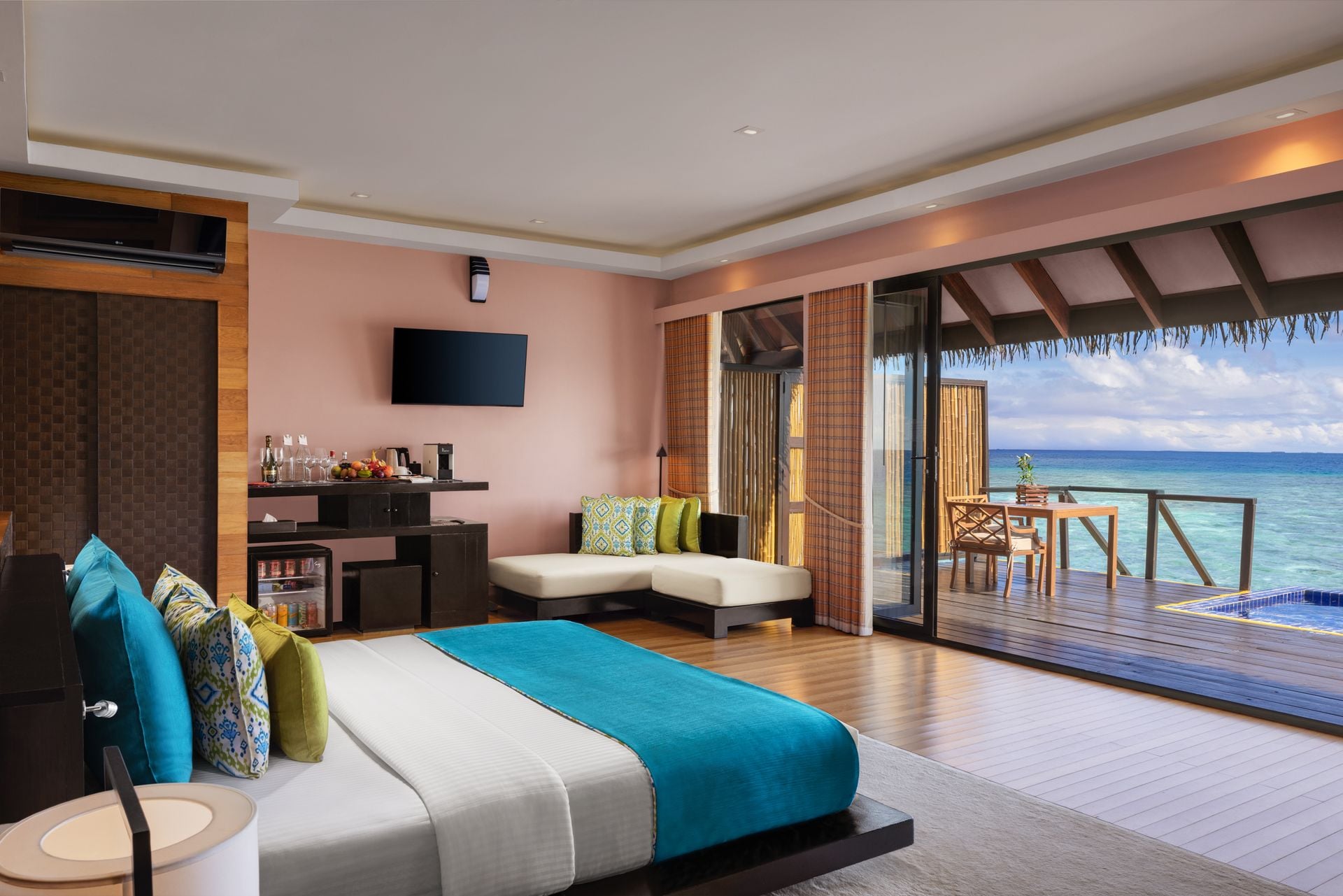 Sunrise Water Villa mit privatem Pool und Jacuzzi im Adaaran Prestige Vadoo
