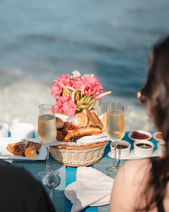 Breakfast served by the sea, where golden morning light meets soft waves and every bite feels like a fresh start to the day.

#AdaaranSelectHudhuranFushi #AdaaranExperience #AdaaranResorts #VisitMaldi