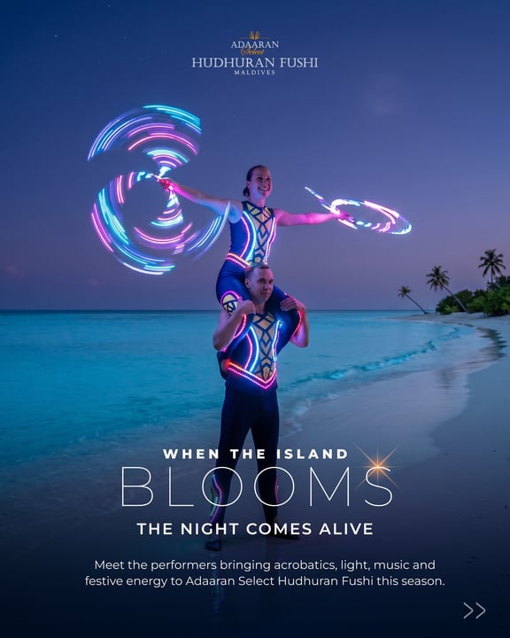 Foto von Adaaran Select Hudhuran Fushi vom 20. August 2026. Könnte ein Bild von Poster, Magazin und Text sein, auf dem „ADAARAN HUDHURANFUSHI ALDIVES MALDIVES VBS HUDHURAN FUSHI MAL WHEN THE ISLAND BLOOMS“ steht.