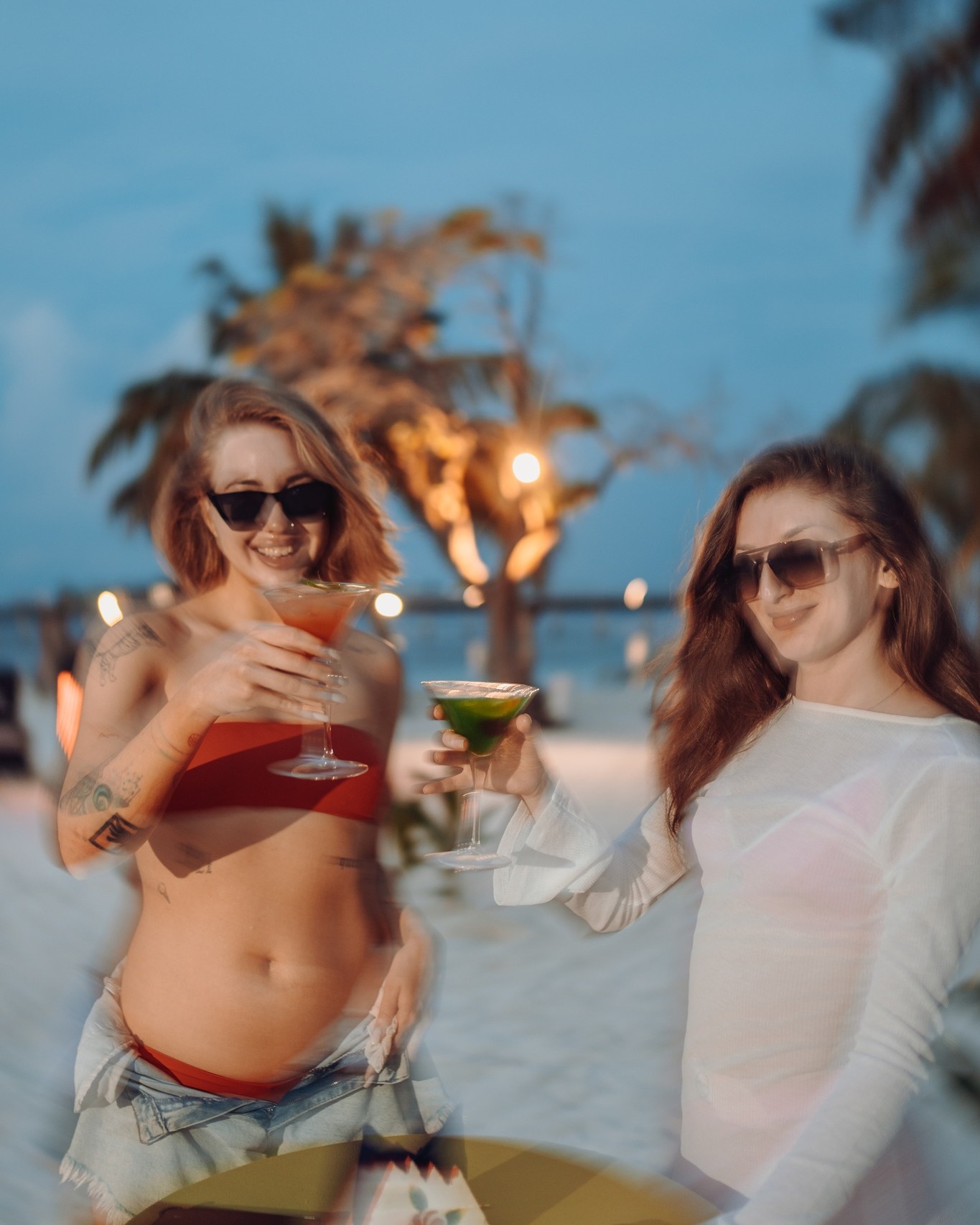 Foto von Adaaran Select Hudhuran Fushi vom 30. August 2026. Könnte ein Bild von einer oder mehreren Personen, Haaren, Sonnenbrille, im Freien und Text sein.