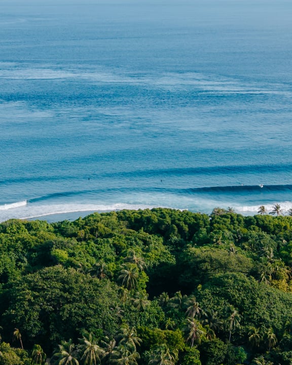 Foto di Adaaran Select Hudhuran Fushi del 12 settembre 2026. Potrebbe essere un'immagine di tavola da surf, oceano, spiaggia e testo.