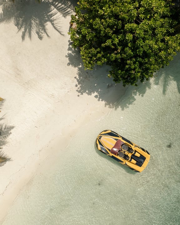 Foto di Adaaran Select Hudhuran Fushi del 14 settembre 2026. Potrebbe essere un'immagine di moto d'acqua, speedboat, gommone, spiaggia, acqua e testo.