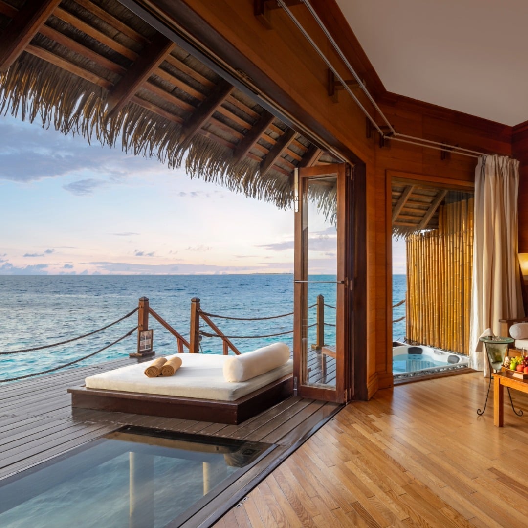 Over Water Villa mit Jacuzzi im Adaaran Select Meedhupparu