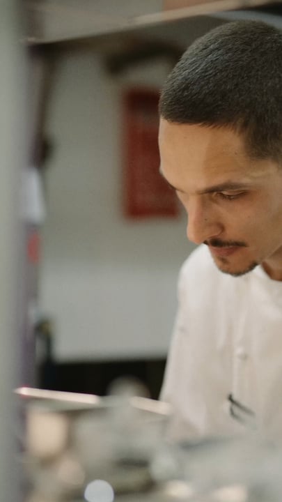 Milan rencontre les Maldives à table.

Du 25 octobre au 3 novembre 2026, le Chef Joshua Acquaviva du Park Hyatt Milano rejoint le Chef Exécutif Frank Wackerhagen et les talentueux chefs de Pibati Sul Mare 