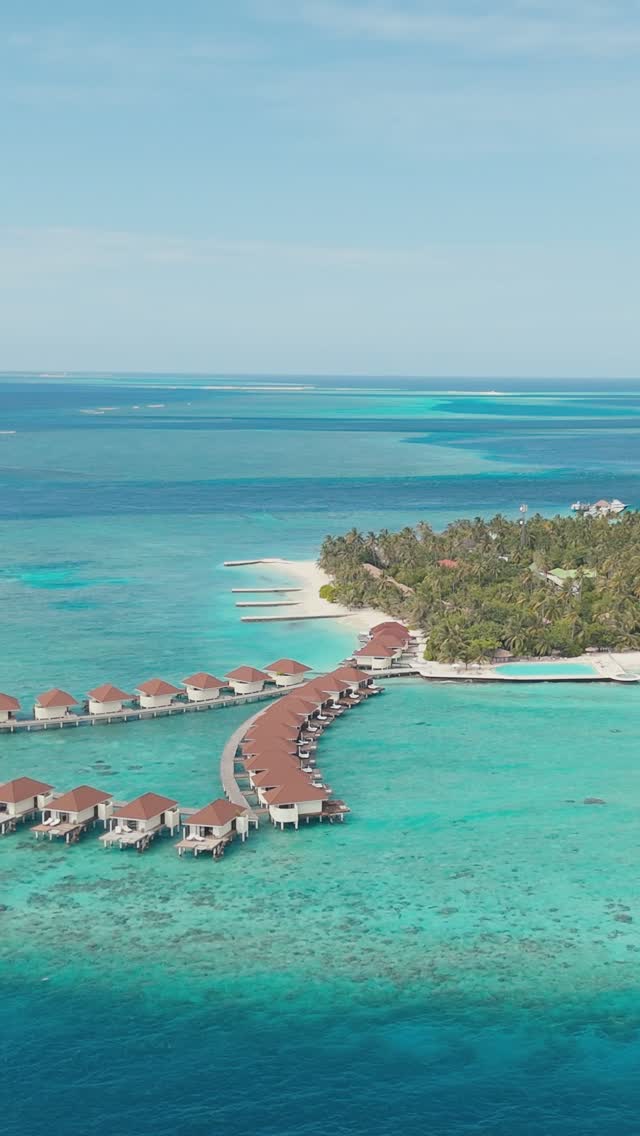 Una vista che migliora sempre di più, dalle water villa agli uccelli in volo fino alla navigazione lungo il reef

#alimatha #alimathamaldives #nakaialimatha #nakairesorts #maldives #visitmaldives #islandlife #re