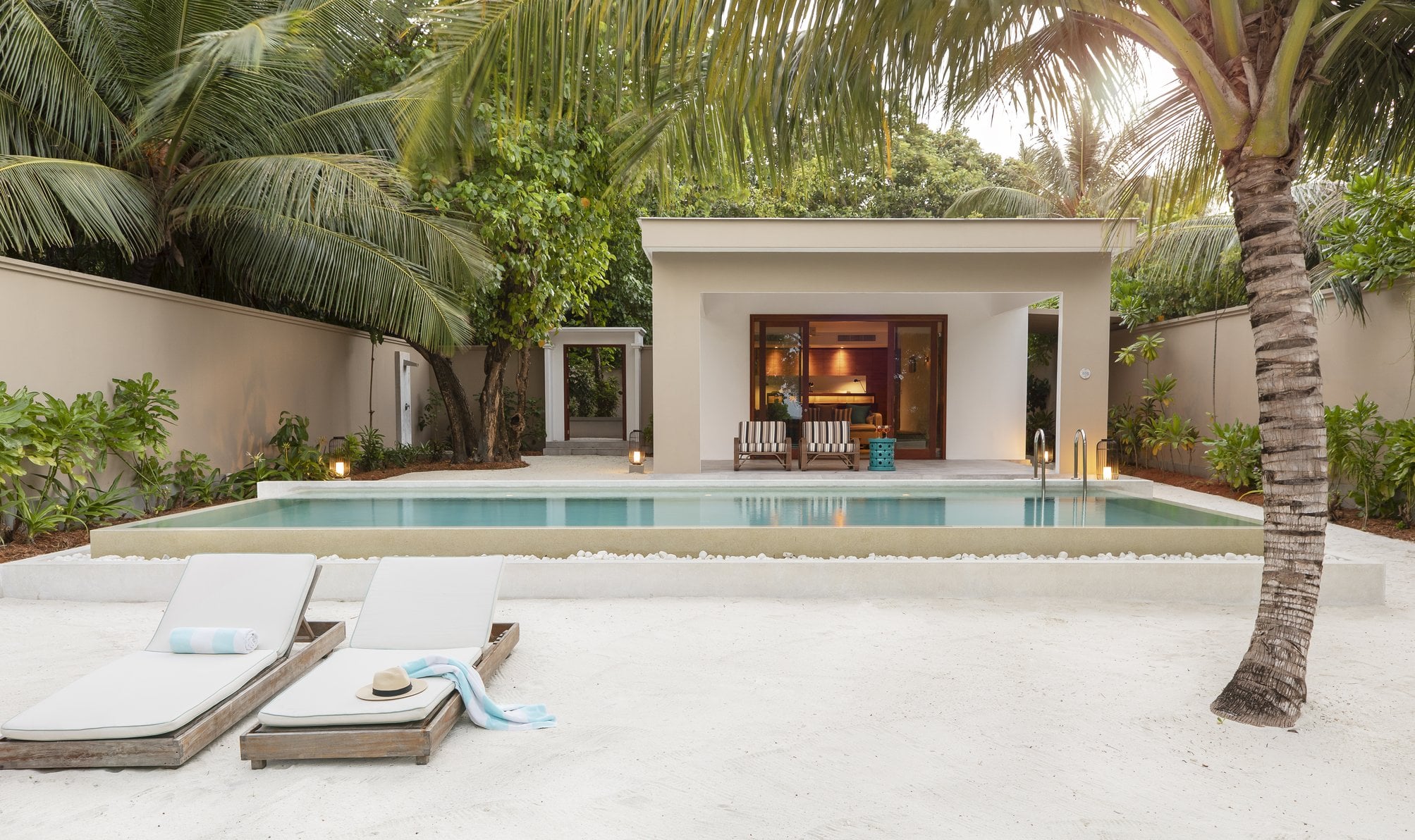Beach Pool Villa im Amilla Maldives Resort & Residences