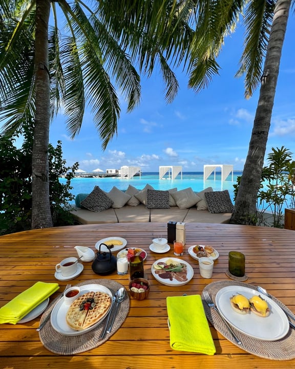 Votre café du matin a meilleur goût avec une vue pareille.
Joyeuse Journée internationale du café de la part d'Amilla.

#AmillaMaldives #InternationalCoffeeDay #VisitMaldives #IslandMornings #MaldivesMoments