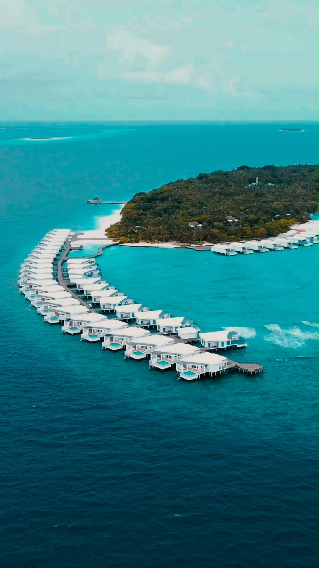 Dalle acque blu infinite ai lussureggianti paesaggi tropicali, Amilla è un luogo dove ogni vista sembra una cartolina e ogni momento ti invita a rallentare.

Come sarebbe la tua giornata perfetta ad Amilla?