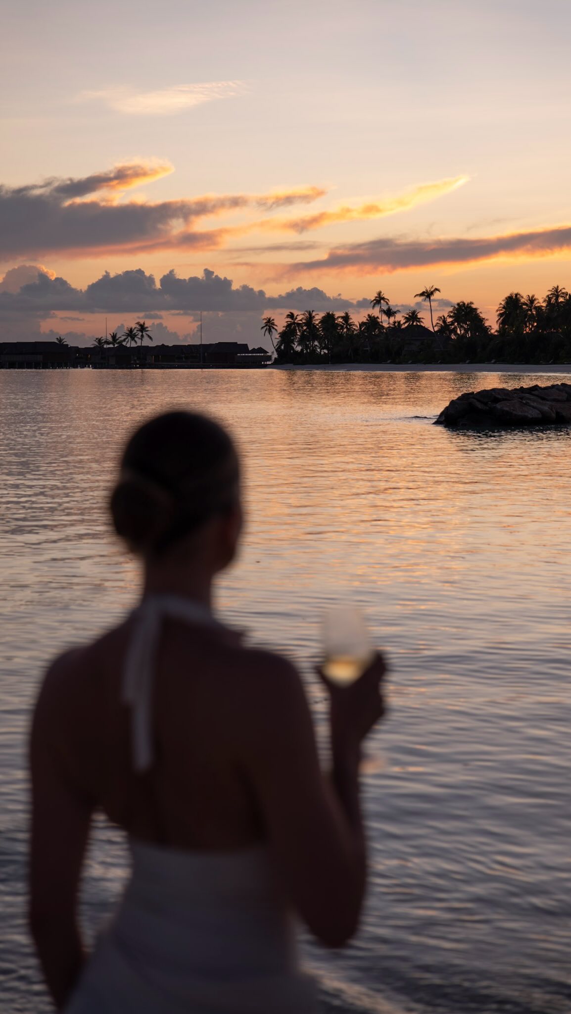 Goldene Stunde, Meeresbrise und ein Abendessen direkt im Sand 🌅

Ein unvergessliches Sunset-Dinner bei @ananeamadivaru 🩵

📍Ananea Madivaru Maldives 

#ananeamadivaru#ananeahotels#sunsetdinner#maldives#lu