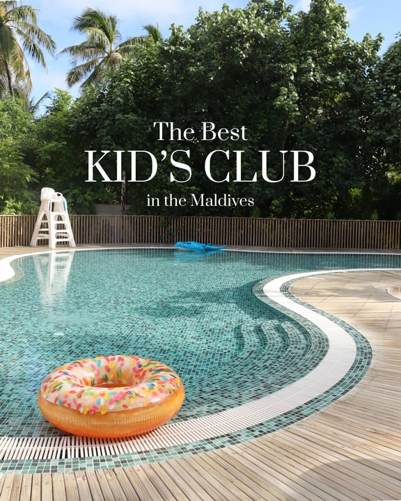 Un espace où les enfants peuvent jouer, créer et profiter de la vie insulaire 🌴🎨

Entre arts plastiques, cuisine et jeux, jusqu’aux moments piscine, activités de plage et films sous les étoiles, notre Compass Kid’s Club offre une cons