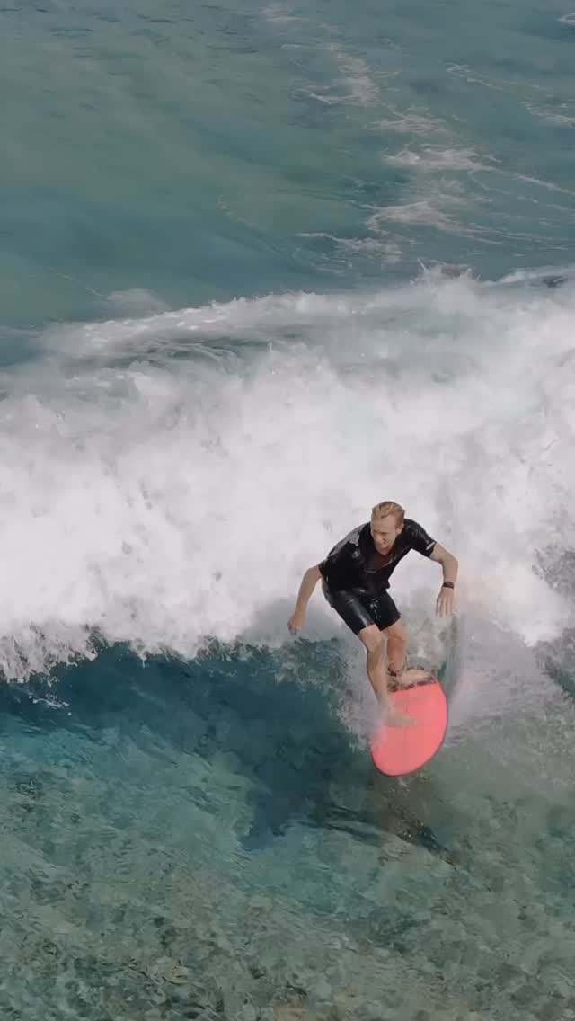 Welcome to Anantara Surf Maldives – where world-class breaks meet effortless island living across Anantara Dhigu Maldives Resort, Anantara Veli Maldives Resort and Naladhu Private Island Maldives.

Fr