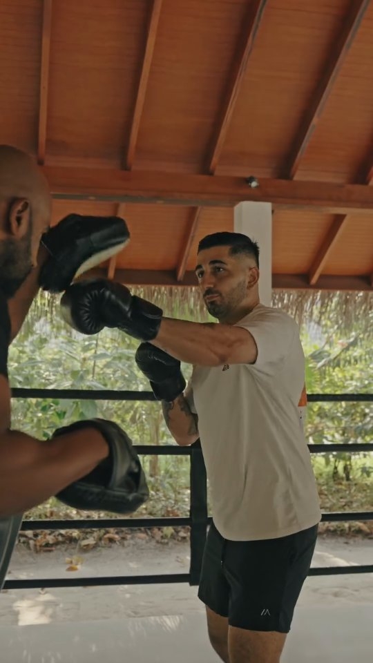 Steig in den Ring und entdecke die Kraft der Bewegung. 🥊✨ Ob du Kraft aufbaust, deine Ausdauer steigerst oder neue Fähigkeiten erlernst — Boxen bietet ein energiegeladenes Training, das Körper und Geist herausfordert un