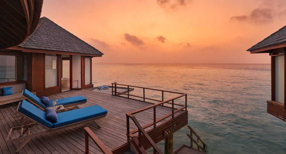 Sunset Over Water Villa im Anantara Dhigu Maldives