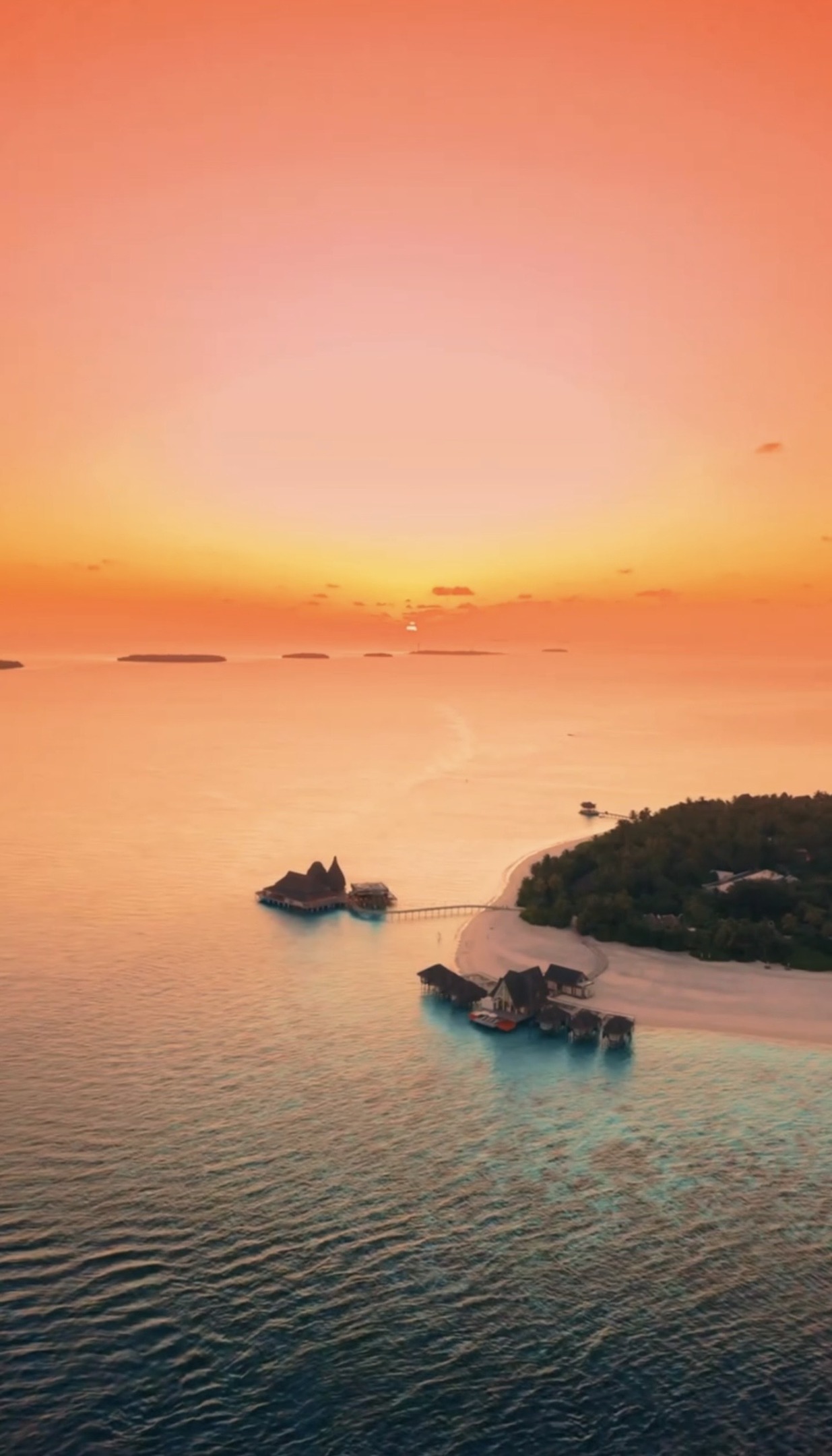 This summer, you’ll find us where the light lingers a little longer.

At Anantara Kihavah, the light does not just shine – it breathes. Watch the sun ebb and flow with the tides, casting a golden glow