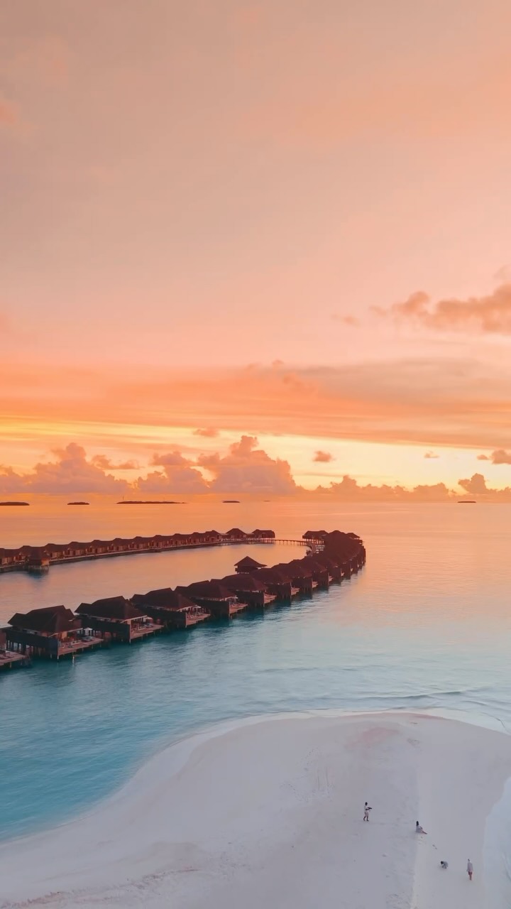 As the sun slips beneath the horizon, the island is bathed in hues of gold, amber and rose. Pause, breathe and savour the beauty of another day in paradise, where every sunset feels uniquely yours.

#