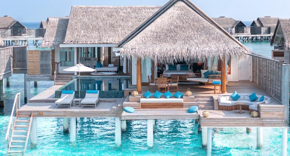 Sunset Over Water Pool Villa im Anantara Kihavah Maldives Villas