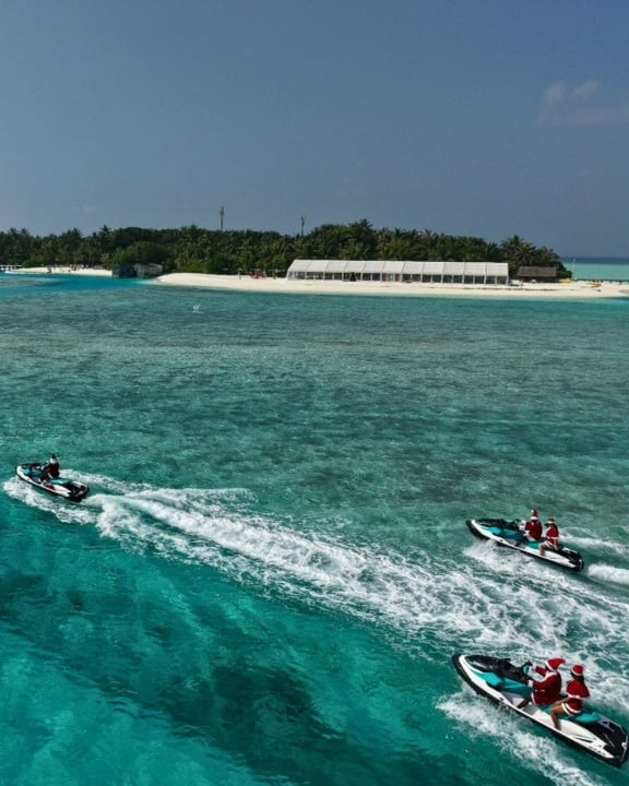 Foto geteilt von Anantara Veli Maldives Resort am 01. September 2026, mit Markierung @anantaradhigu. Möglicherweise ein Bild von Jetski, Speedboot und Text.