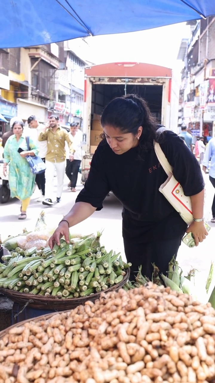 Prima del piatto viene il luogo 🇮🇳

Segui lo Chef Niyati Rao per le strade di Mumbai mentre scopre gli ingredienti locali e l’ispirazione dietro la sua cucina — prima di portarli ad Anantara Ve
