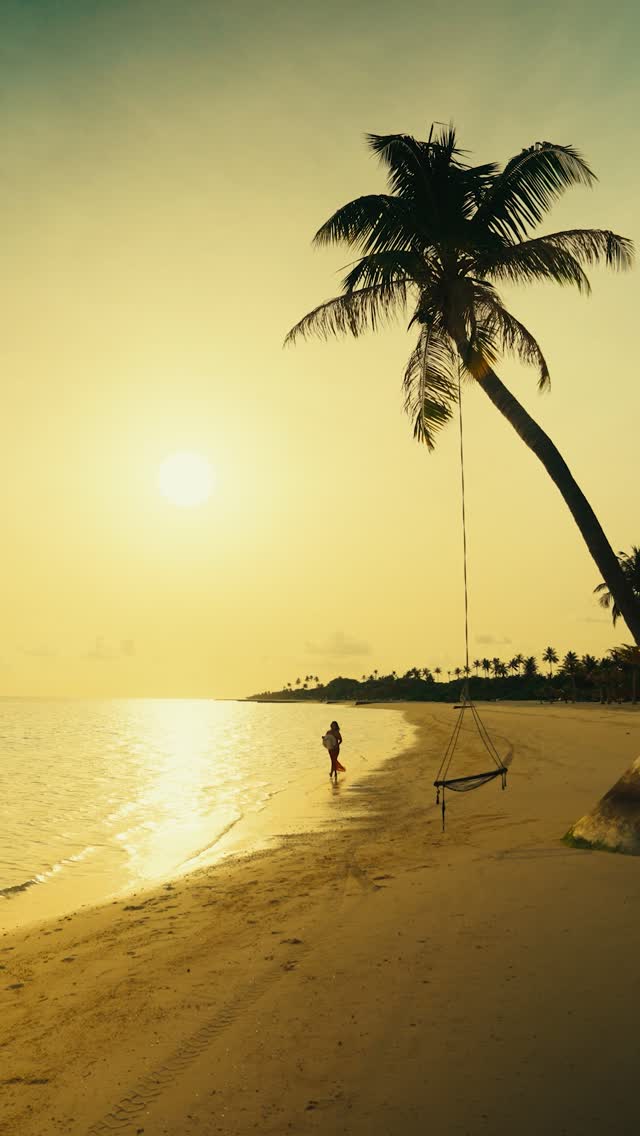 Before the island begins to stir, Kanifushi is all light, ocean and possibility. Watch the horizon change colour, breathe in the quiet and let the first moments of the day belong entirely to you.⁠
⁠
W