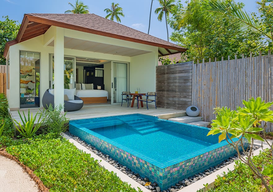 Beach Pool Villa im Avani+ Fares Maldives Resort