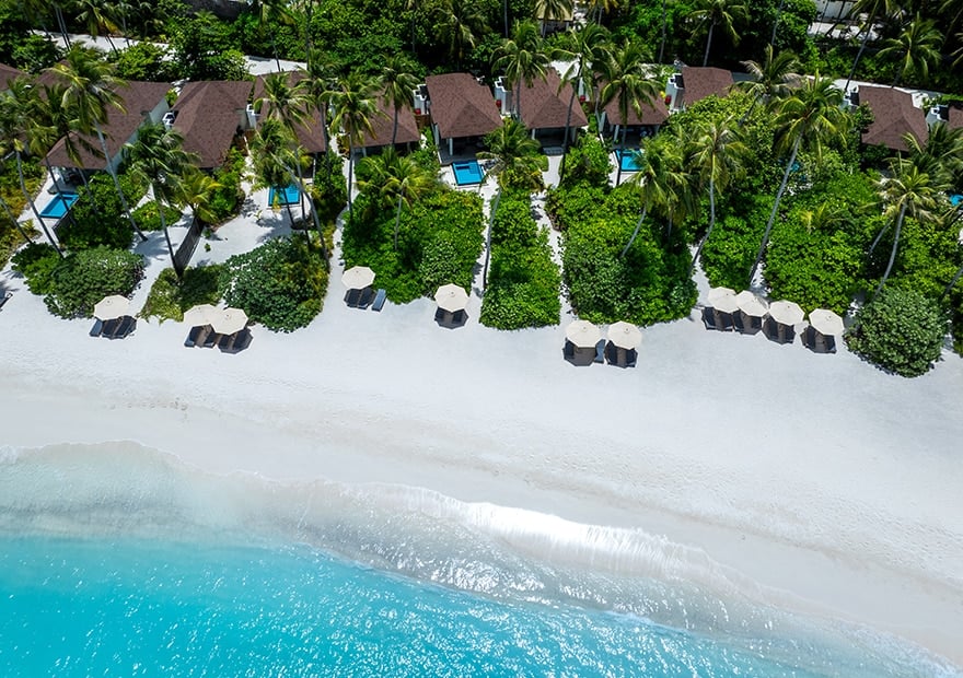 Beach Villa im Avani+ Fares Maldives Resort