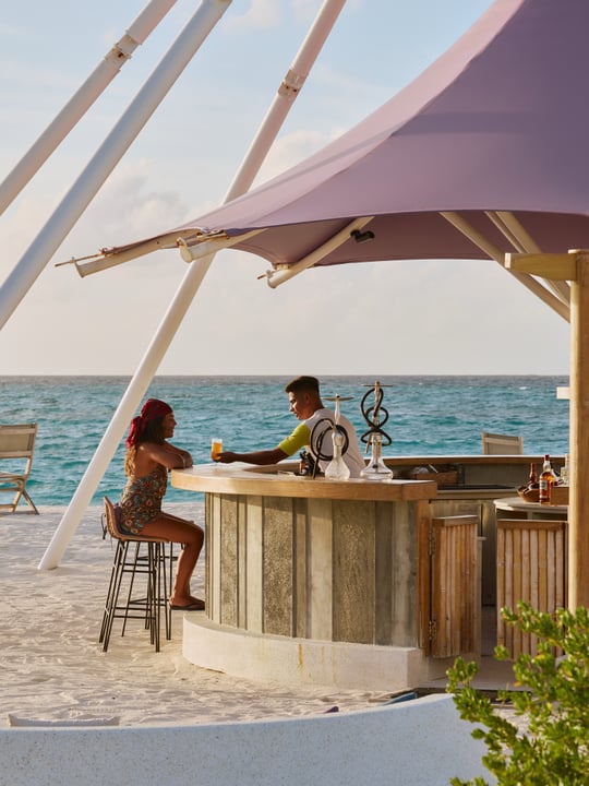 Foto von Avani+ Fares Maldives Resort vom 20. Juli 2026. Könnte ein Bild von Liegestuhl, Sonnenschirm, Parasol, Cabana und Text sein.