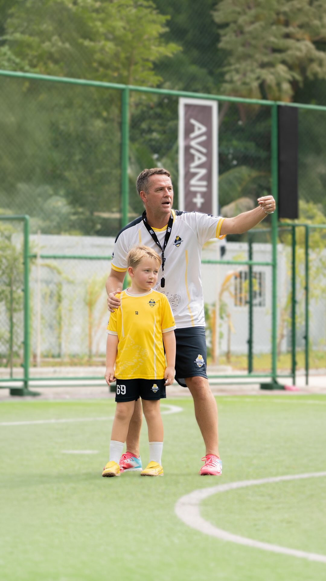 Die Legende ist zurück!

Das Kids’ Football Camp mit Michael Owen kehrt nach dem unglaublichen Erfolg unserer letzten beiden Camps zu Avani+ Fares zurück!

Datum: 14 – 17 October 2026

Alter: 5 bis 13 Jahre

Ort: 