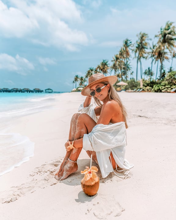 Foto von Avani+ Fares Maldives Resort vom 27. August 2026. Könnte ein Bild von Kokosnuss, Sarong, Strand und Text sein.