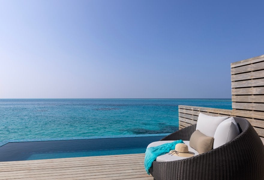 Over Water Pool Villa im Avani+ Fares Maldives Resort