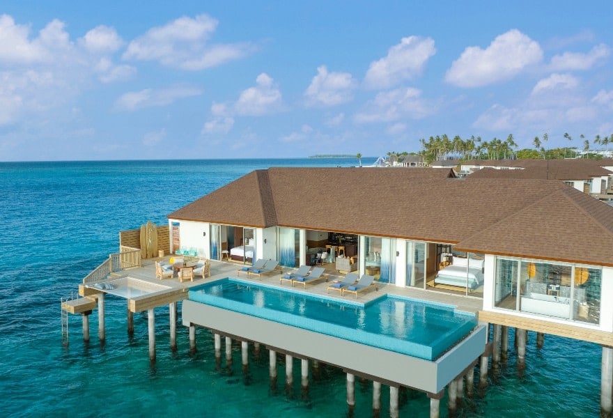 Three Bedroom Sunset Overwater Pool Residence im Avani+ Fares Maldives Resort