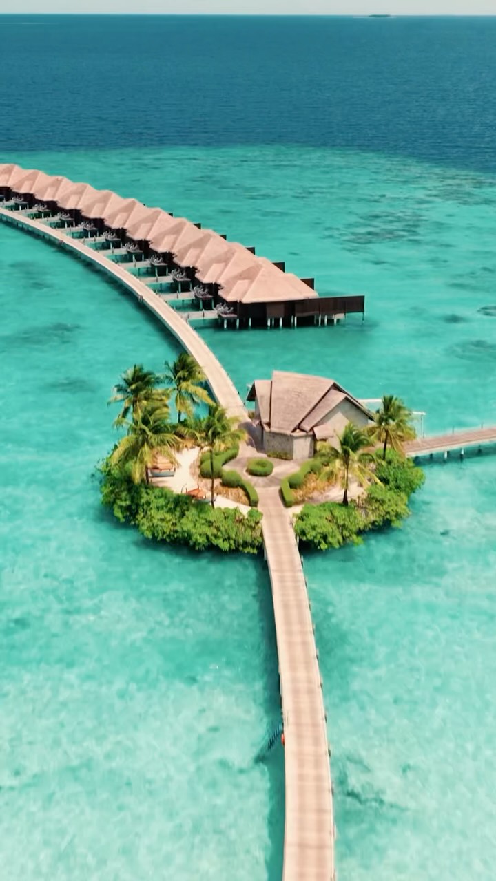Manche Orte brauchen keine große Erklärung. Werfen Sie einfach einen Blick auf @ayadamaldivesresort 🏝️
@ayadamaldivessurf 

#maldives #maldivesresorts #luxuryresort #familyresort #surftrip