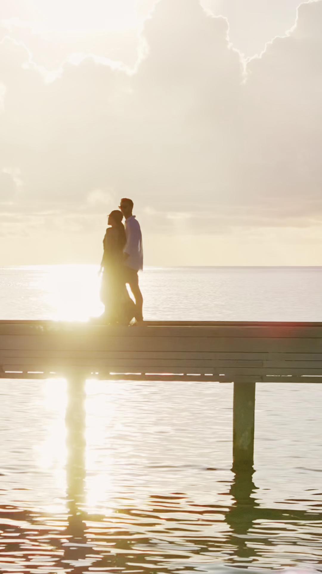 Every sunset at Baglioni Maldives becomes a ritual of quiet beauty.

Golden skies, gentle waves, and a sense that, for a moment, everything is exactly where it should be.

Let Maldivian sunsets find y