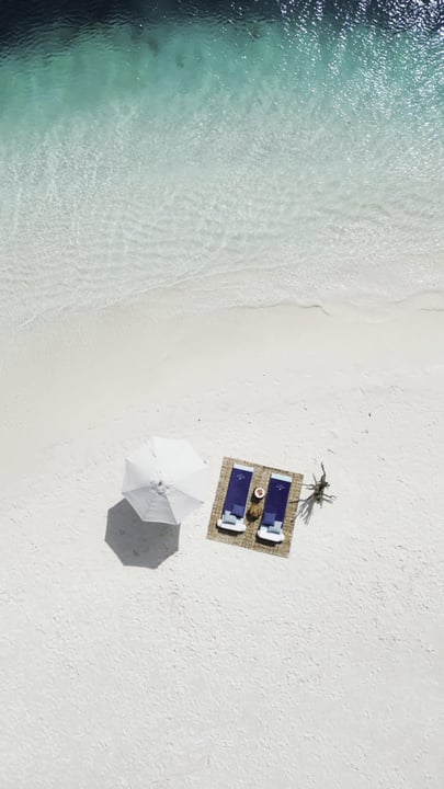 Some of the best moments here are the ones you almost miss.

The changing colors of the ocean.
The stillness before sunset.
The quiet rhythm of island life.

At Baglioni Maldives, beauty is often foun