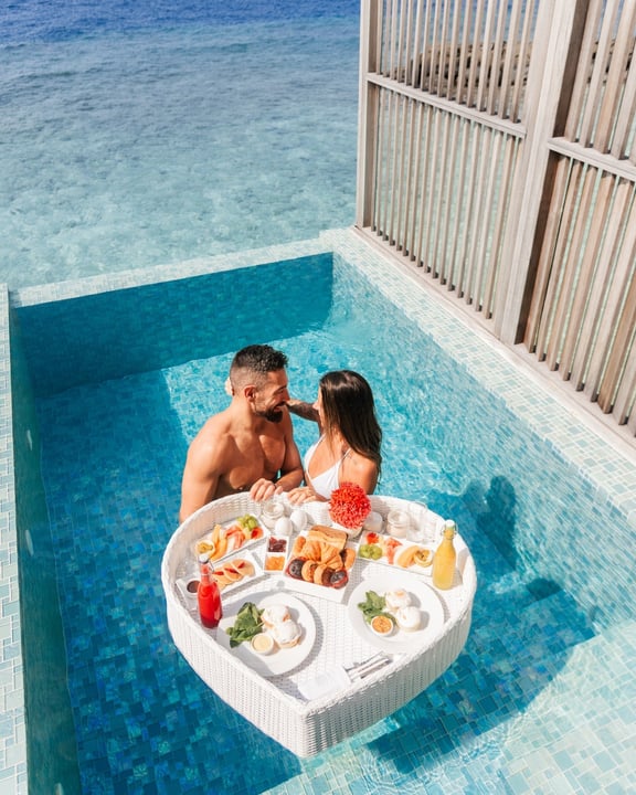 Foto von Bandos Maldives vom 16. Juli 2026. Könnte ein Bild von einem Pool, im Freien und Text sein.
