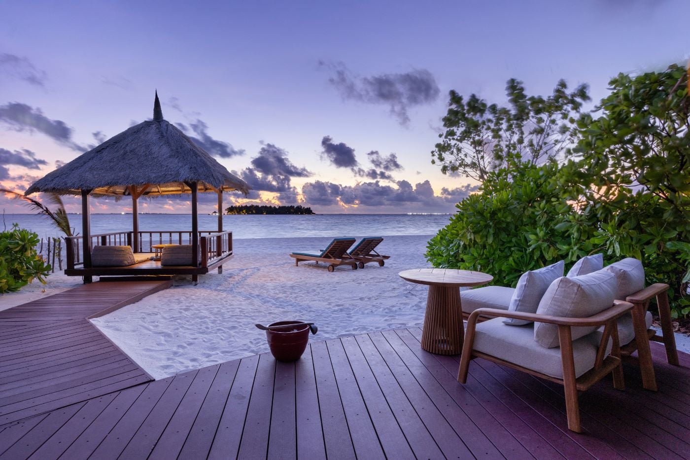 Beachfront Sunset View Pool Villa at Banyan Tree Vabbinfaru