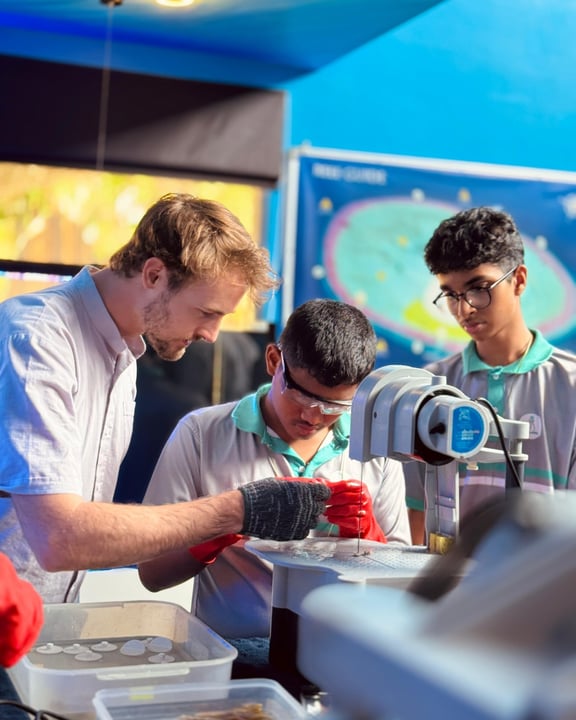Simple moments. Shared purpose. One planet.

Yesterday, ahead of #EarthHour2026, we welcomed students from Ahmadhiyya School in Malé for a day of learning, discovery, and hands-on conservation. At our