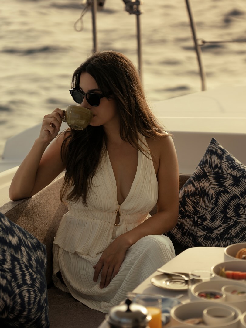 Certains matins sont faits pour être savourés en mer. Prenez le large sur l'Ocean Indien et profitez d'un petit-déjeuner entouré du calme d'un matin maldivien.

#BanyanTreeHotels #BanyanTreeVabbinfaru #TheOri
