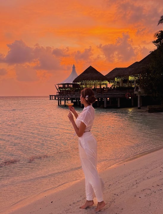 The sky did its thing tonight 💕✨
•
Maldives kind of magic 💫
•
•
•
#visitmaldives #sunsetlovers #cabincrewlifestyle #краассветвнутри #фформачувств