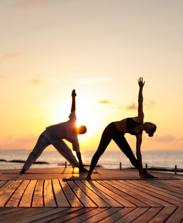 Foto di Baros Maldives del 18 settembre 2026. Potrebbe essere un'immagine di yoga, persona in piedi, specchio d'acqua e testo.