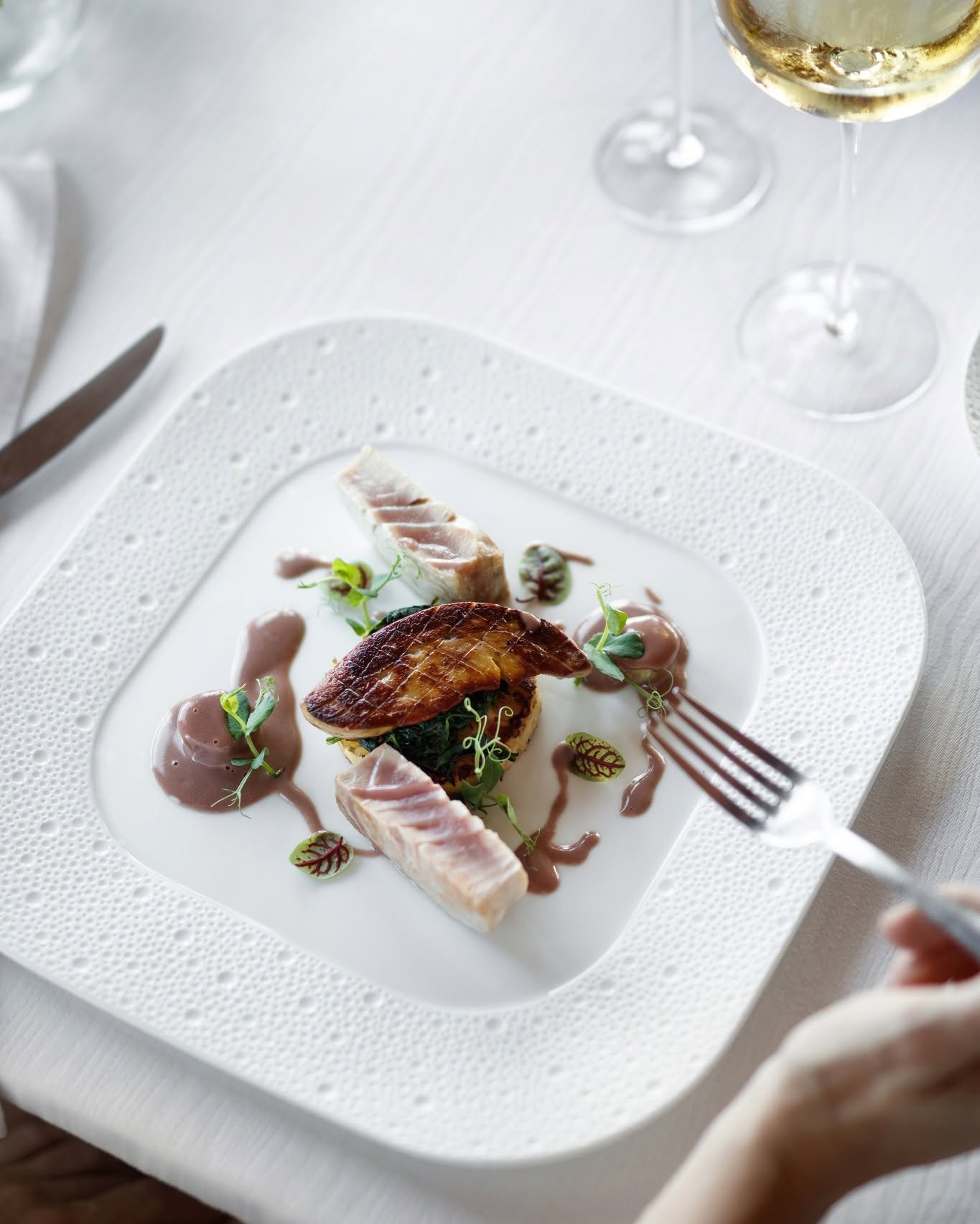 La gastronomie aux Maldives chez Baros est avant tout une question d'âme.

Que vous profitiez de notre expérience Sea and Fire au Cayenne ou que vous cuisiniez aux côtés de chefs maldiviens ayant grandi avec cette cuisine, vous tomberez 