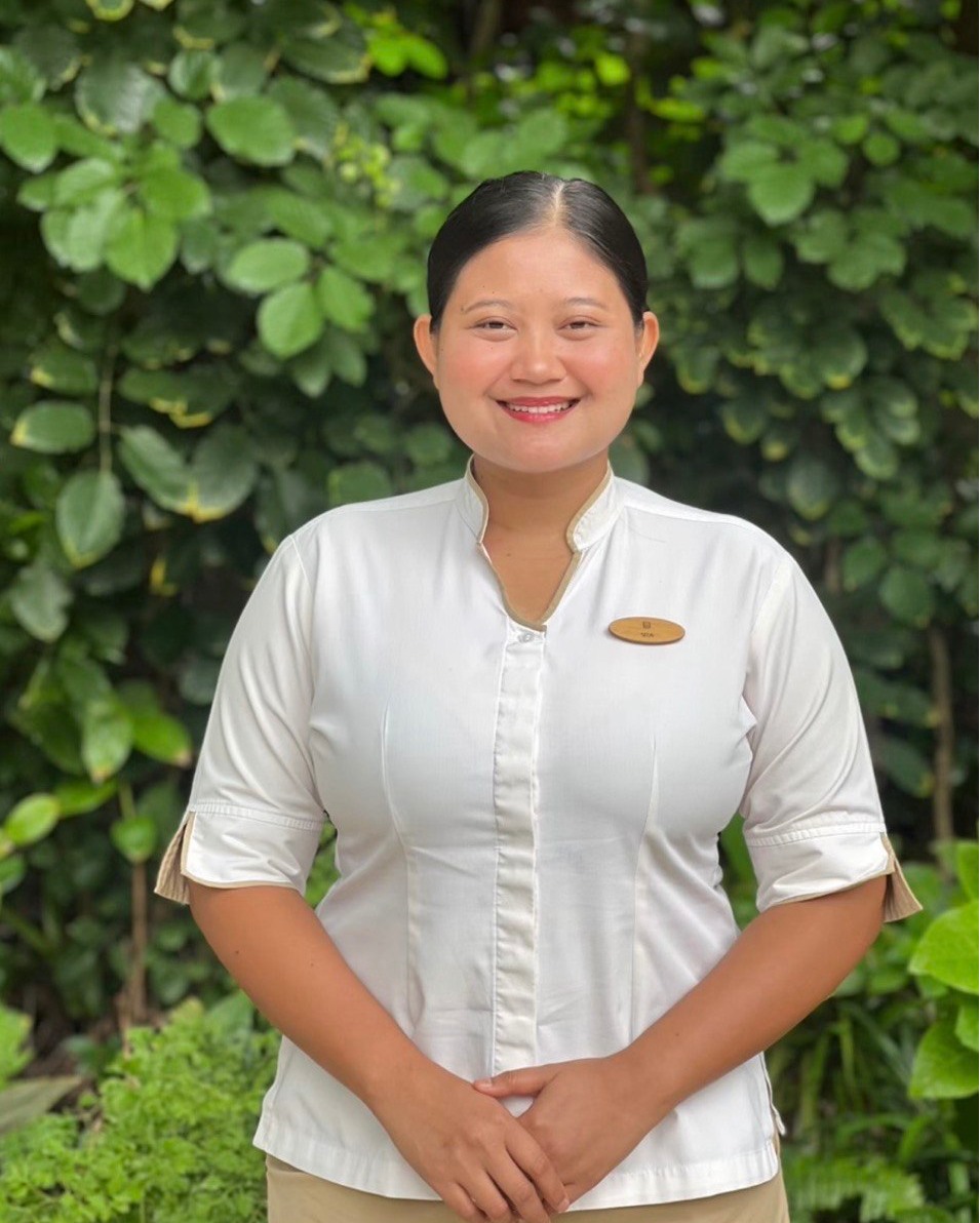 Il y a sept ans, Asrita Sukma a rejoint Baros en tant que Majordome. Aujourd'hui, elle est Secrétaire Exécutive, apportant son soutien au bureau de notre Directeur Général – un changement qu'elle attribue à son envie constante d'apprendre.

 "En tant que Majordome, je 