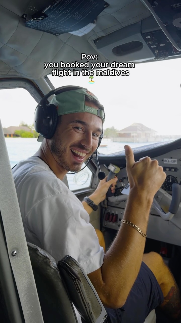Prendre un hydravion à travers les Maldives, c'était un rêve devenu réalité ! 🛩️🇲🇻

À Brennia Kottefaru, un hydravion n'est pas juste un moyen de transport, il fait partie de l'expérience. Un hydravion offre des vues qu'aucun autre moyen