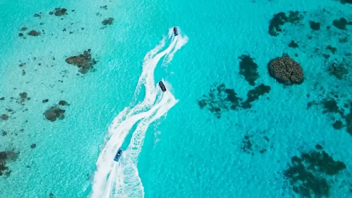 En cette Journée mondiale du tourisme, nous célébrons les personnes qui accueillent les voyageurs et contribuent à rendre leurs vacances spéciales. 🏝️

Au Canareef, cette hospitalité vient des équipes à travers l'île, dès le premier accueil