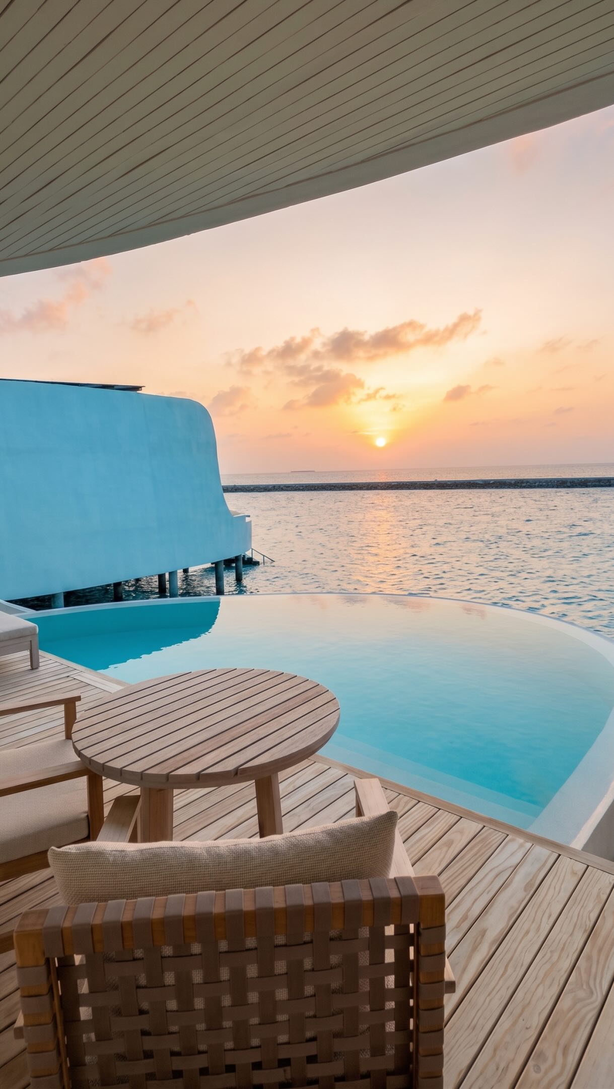 Pas besoin de réservation pour la meilleure place ce soir. Coucher de soleil depuis la villa avec @hongmai.

#CentaraGrandLagoon #Centara #CentaraThePlaceToBe #ExperienceCentara #Maldives